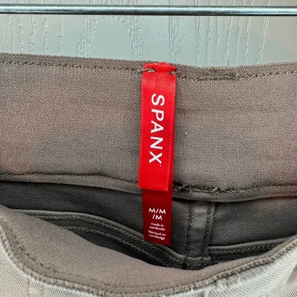 New SPANX Women's Twill 6 inch Shorts Smoke Size Medium - Picture 5 of 5